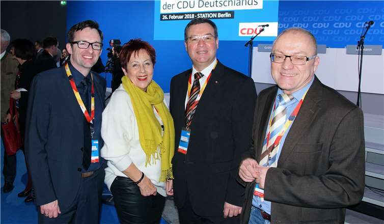 (v.li.) Michael Korden, Ingrid Näkel-Surges, Horst Gies MdL und Michael Schneider beim CDU-Bundesparteitag in Berlin.Privat