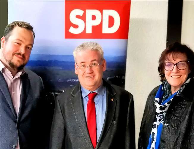 (v.li.) Ortsvereinsvorsitzender, Daniel Momberg, Stefan Fassbender und die stellvertretende Ortsvereinsvorsitzende Barbara Heymann.Foto: privat