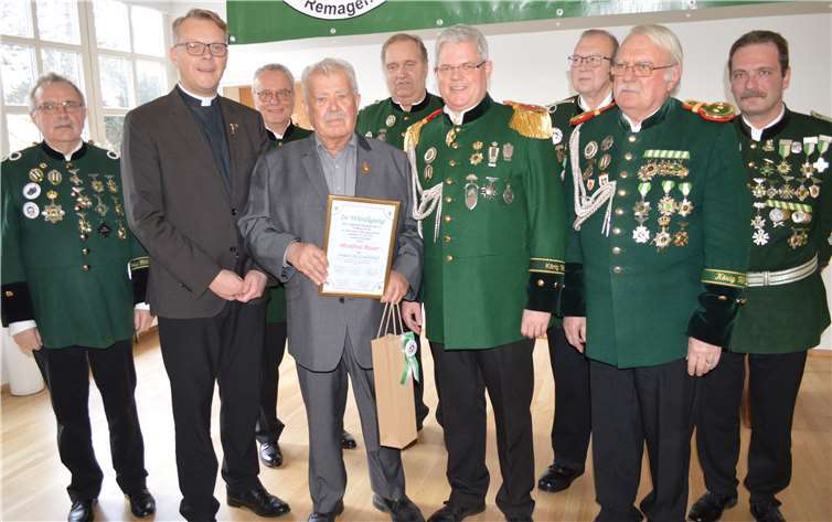 (v.li.) Otto Lembke, Präses Pastor Frank Klupsch, Gereon Wickord, Manfred Bauer, Klaus Selbach, Präsident Wolfgang Strang, Hermann-Josef Wilden, Hauptmann Bernd Schunk und Christian Unger.Fotos: AB