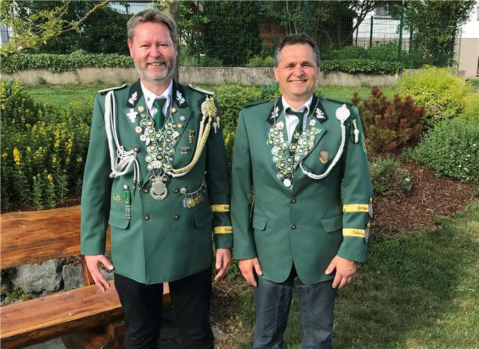 (v.li.) Scheibenkönig Rainer Wendel und Schützenkönig Ralf Pauken.