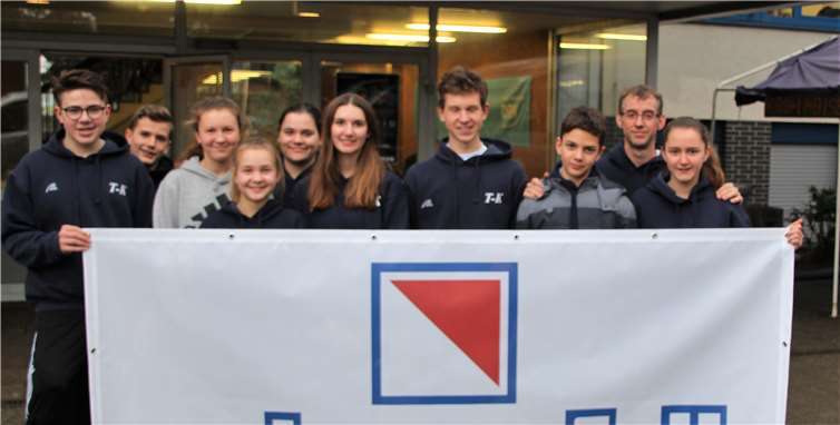 (v.li.) Silbermedaillengewinner Christian Ilgen, Janick Teiher, Lea Bauer, Eva Haible, Maren Maur, Lena Gewald, Deutscher Jugendmeister Simon Haible, Felix Bischof, Klaus Bischof und Deutsche Vize-Meisterin Julia Bischof. Foto: privat