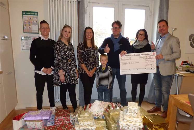 (v.li.) Tim Kukelka, Celine Wolfram, Sandra Nett, Oliver Stölben, Nicole Willems und Georg Lennartz. Foto: privat