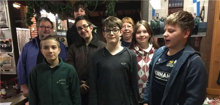 (v.li.) Vorn: Jason Lee Römhild, Jan Hartmann, Felix Kuhl. Mitte: Frank Breidbach 1. Schießmeister und Jugendbeauftragter, Marcel Wilms, Gaby Breidbach, Annika Lühr. Hinten: Hendrik Lühr.Robert Franzen