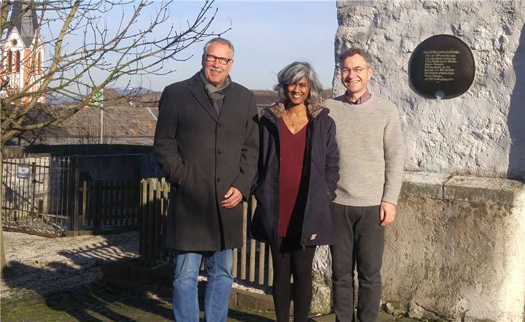 (v.li.) Wilfried Humpert (1. Vorsitzender FBL), Farah Fahim (FBL-Kandidatin Ortsvorsteherin), Dr. Oliver Diehl (FBL-Kandidat Ortsbeirat).Privat