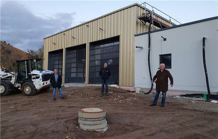 (v.li.) Willy Schneider (Ortsvorsteher), Hans-Peter Blumenberg (Feuerwehrchef) und Gregor Klein (Vorsitzender CDU-Ortsverband Heimersheim). Foto: privat