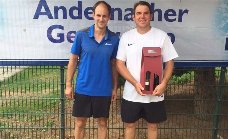 v.li.n.re.) Herr Henning und Herr von Niesewand punkteten bei den Herren 40.