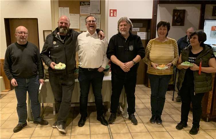 (v.l.n.r.): Abteilungsleiter RSB Rainer Zingel, Daniel Rölen, Schützenkönig Jörg Ferber, Vorstand Sport Michael Deuse, Silvia Weber, Tanja Münch.