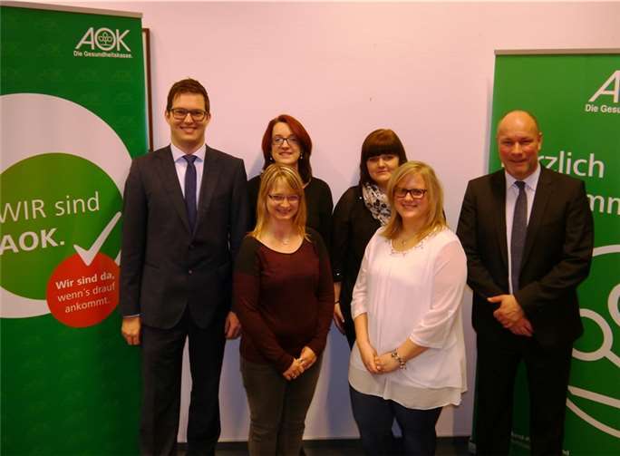 (v.l.n.r.) Aus- und Weiterbildungsleiter Stefan Mohr, Tanja Denise Müller, Stefanie Schubert, Michelle Wendling, Katja Schäfer, Bezirksgeschäftsführer Christoph Loersch. privat