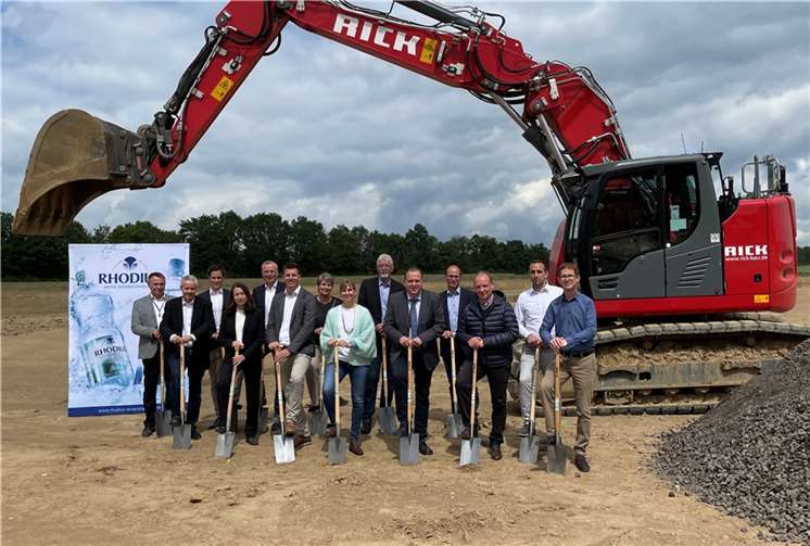 v.l.n.r.: Axel Briese, Wolfgang Kiel, David Rombach (RHODIUS Bereichsleiter Supply Chain & Qualitätsmanagement), Cornelia Weigand, Gerhard Weis, Hannes Tack (RHODIUS geschäftsführender Gesellschafter), Agnes Hessel, Frauke Helf (RHODIUS geschäftsführende Gesellschafterin), Rolf Hans, Johannes Bell, Peter Engels, Stefan Rick, Andreas Raffauf (RHODIUS Gesamtleiter Logistik), Sascha Laux (RHODIUS Technisches Büro). Foto: Rhodius