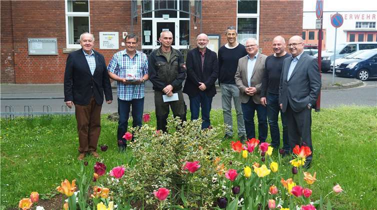 v.l.n.r.: Bernhard Wiemer, Paul Düyster, Michael Schneider, Rolf Trennheuser, Thomas Gutfrucht, Klaus Kux, Uli Kalb und Bürgermeister Michael Kessler.Foto: privat