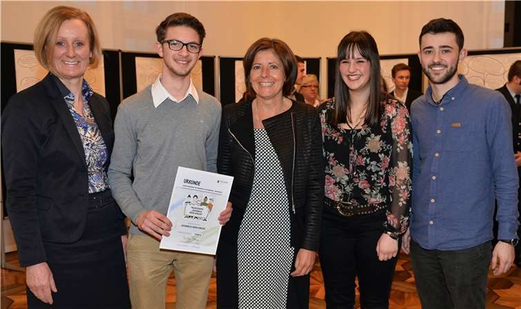 (v.l.n.r.) Bettina Wildau (Bertelsmann Stiftung), Till Ferber, Ministerpräsidentin Malus Dreyer, Clara Jung, Sebastian Durben. Foto: Staatskanzlei Rheinland-Pfalz