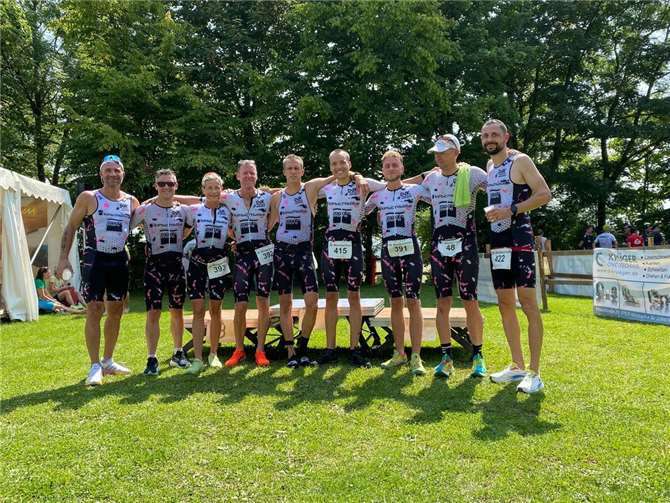 vlnr: Björn Besse, Stephan Auer, Sabine u Ingo Neumann, Stefan Marx, Martin Stahl, Denni Neumann,Uwe Hartmann, Daniel Kistner.  Foto: privat