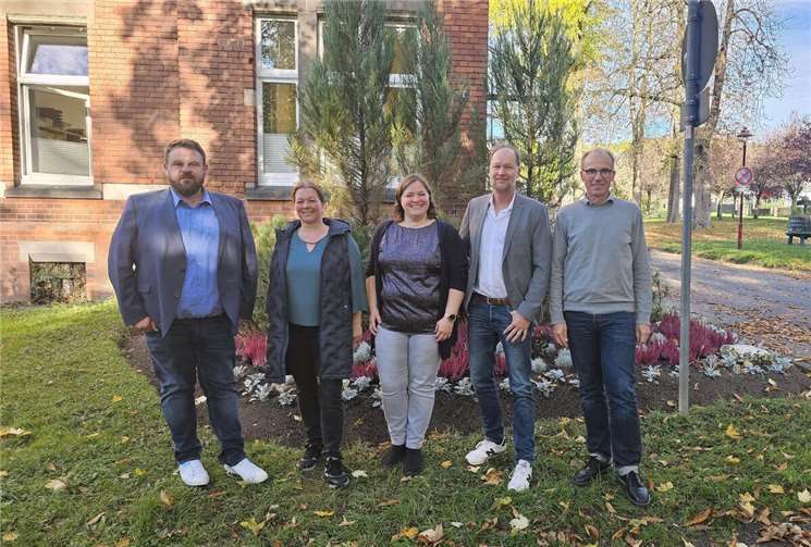 (v.l.n.r.): Bürgermeister Christoph Mohr, Gemeindeschwesternplus Larissa Rieken, Daniela Degner, Fachbereichsleiter Ordnung und Soziales Bendorf Thomas Bach, Fachbereichsleiter Jugend, Familie und Bildung VG Weißenthurm, Sven Normann.Foto: Stadt Bendorf