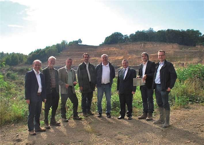 (v.l.n.r.) Bürgermeister Georg Hollmann, Geschäftsführer Dr. Karl Mannheim, Betriebsleiter Manfred Marschall, Erster Beigeordneter Thomas Przybylla, Stadtbürgermeister Uli Klöckner, Landrat Dr. Alexander Saftig, Jörg Hilgers und weiterer Geschäftsführer Wolfgang Mannheim. privat