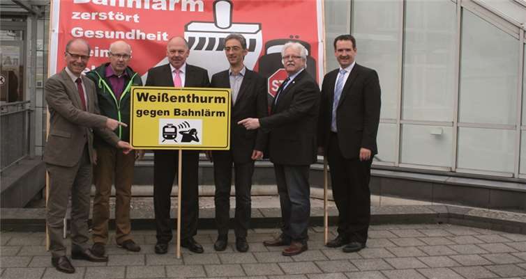 (v.l.n.r.): Bürgermeister Georg Hollmann, Hermann Winter, Rolf Papen, Dr. Christoph Thilmann, Stadtbürgermeister Gerd Heim und Erster Beigeordneter Thomas Przybylla. privat