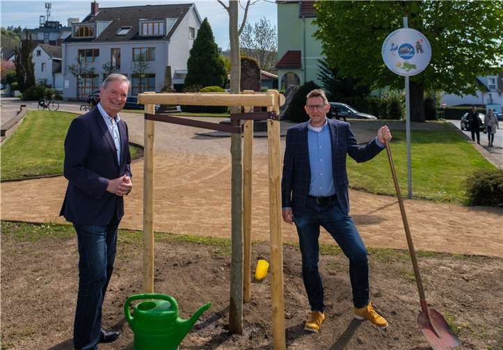 v.l.n.r: Bürgermeister Karsten Fehr, Ortsbürgermeister Roland Thelen. Foto: privat