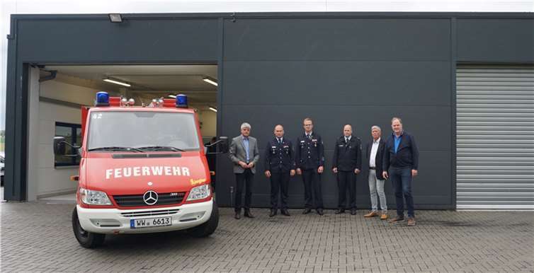 (v.l.n.r.) Bürgermeister Klaus Müller, Wehrführer Michael Pleitgen, die stellvertretenden Wehrleiter Christian Fein und Nicki Ahlborn sowie die beiden Ortsbürgermeister Helmut Lamp und Burkhard Kuhn.  Foto: VG Selters