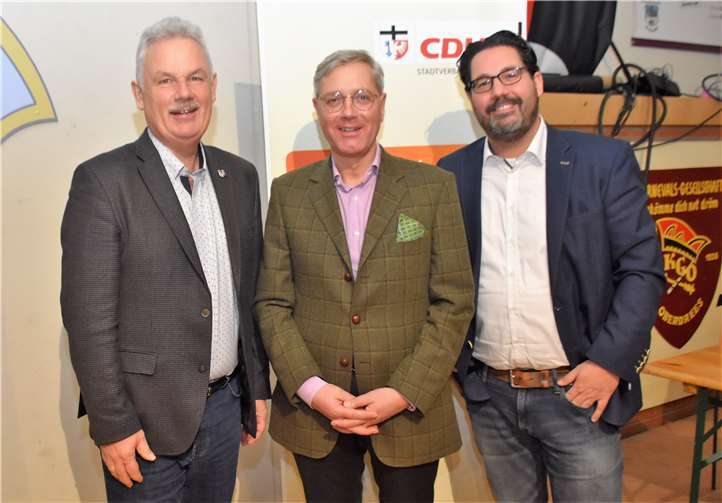 (v.l.n.r.): Bürgermeister Stefan Raetz, MdB Dr. Norbert Röttgen, Oliver Wolf.Fotos: privat