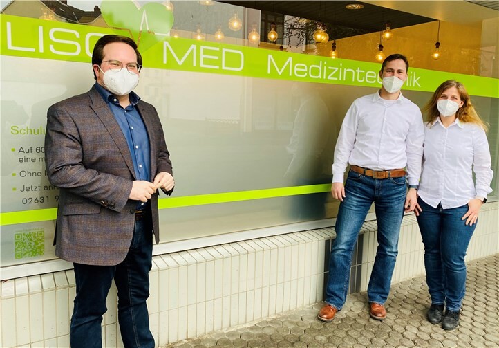 (v.l.n.r.) CDU-Landtagskandidat Pascal Badziong informierte sich bei Carsten und Stefanie Groth zur aktuellen Arbeit der Firma LISOmed Medizintechnik in Neuwied.Foto: Team Pascal Badziong
