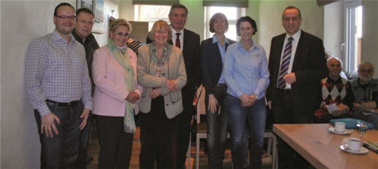 (v.l.n.r.) Carlos Engbert (stellvertretender Vorsitzender), Vorstandsmitglieder Norbert Nett, Elke Dahm, Ursula Lache, Thomas Schäfer, Sarah Radermacher (Geschäftsführerin), Heike Werf (Tourist-Info Brohltal), Johannes Bell (Vorsitzender) bei der Mitgliederversammlung am Laacher See.privat