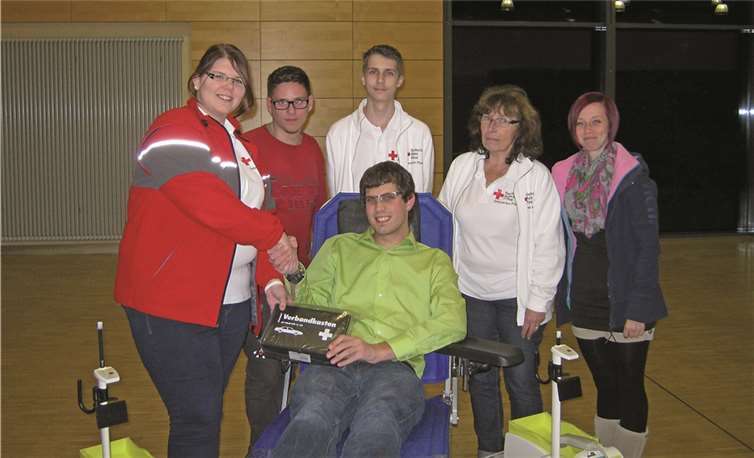 v.l.n.r. Christina Prediger, Andreas Baeske, 100. Tagesspender (Alexander Günther) , Jannick Scherer , Marlene Kohlbecher-Diele, Sahra Schmiegel. Privat