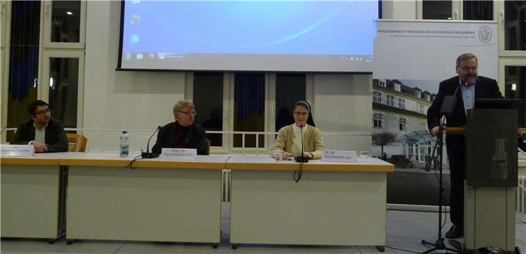 v.l.n.r. Christopher Paul Campbell (Bistum Limburg), Prof. Dr. Paul Rheinbay SAC (PTHV), Sr. Scholastika Jurt OP (Kloster Arenberg), Pater Heinz-Willi Rivert SAC (PTHV). privat