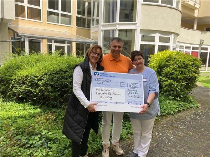 v.l.n.r. Claudia Neus (Vors. Förderverein), Dr. med. Massoud Osmani, Corina Gräßer (Heimleiterin).  Foto: privat