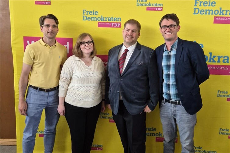 v.l.n.r.: Daniel Eberz-Eder, Sophia Eder, Landesvorsitzender Stefan Thoma, Christian Schnack.