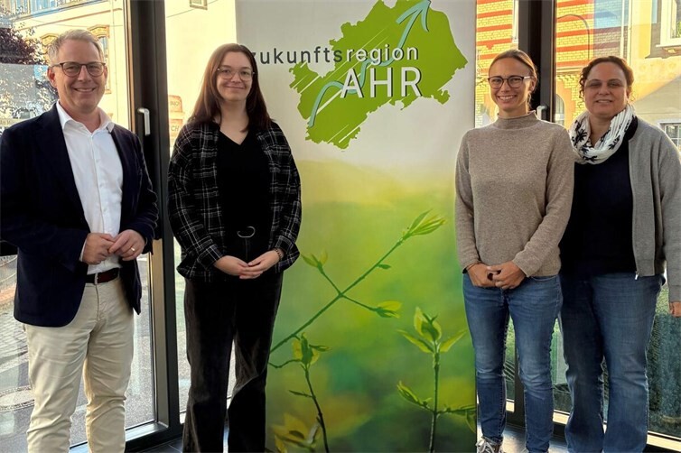 v.l.n.r.: David Bongart (Geschäftsführer Zukunftsregion Ahr e.V.), Katharina Kutzky (WB INTEC), Jasmin Paganetti (Projektsachbearbeitung Zukunftsregion Ahr e.V.), Iris Staron (Projektsachbearbeitung Zukunftsregion Ahr e.V.)