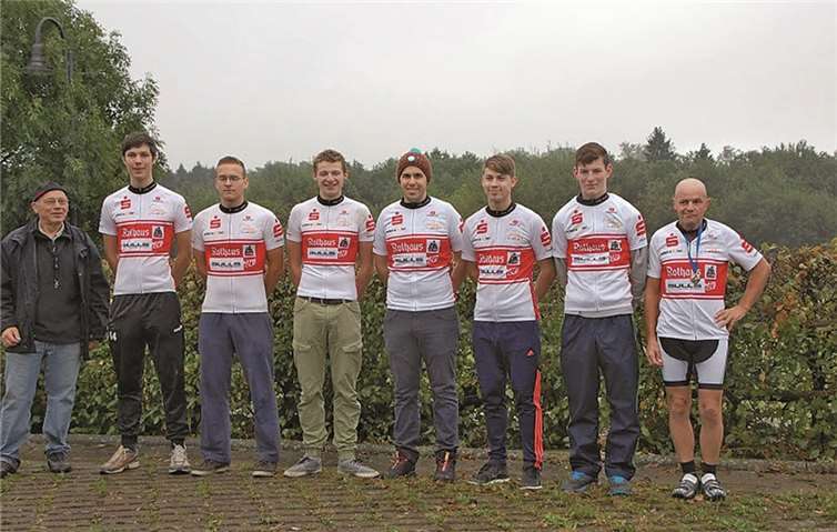 (v.l.n.r.) Die Mannschaft der Interessengemeinschaft Rothaus-Bulls-Cup mit den Fahrern Richard Schäfer, Ralf Lux, Christopher Görgen und Niklas Weiß vom RC Herschbroich.privat