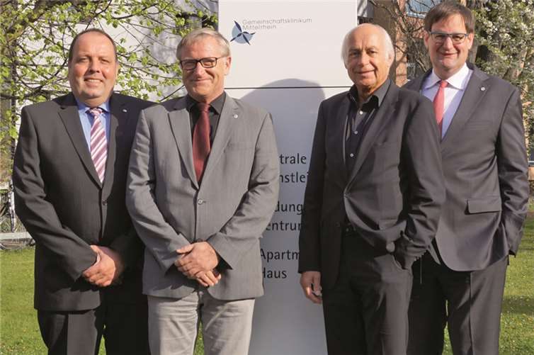 (v.l.n.r.) Die Prokuristen vom Gemeinschaftsklinikum Mittelrhein Georg Schmitz und Olaf Henrich und die Geschäftsführer Bernhard Mauel und Falko Rapp. Foto: Gemeinschaftsklinikum Mittelrhein