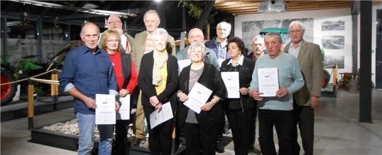 vlnr.: Dieter Kochems, Helga Müller, Bernhard Häser, Herbert Mainzer, Josefine Kochems, Josef Oberkirch, Renate Noack, Rainer Göbel, Monika Häser, Alfred Hausmann, Gerhard Lönartz, Robert Michels. Foto: