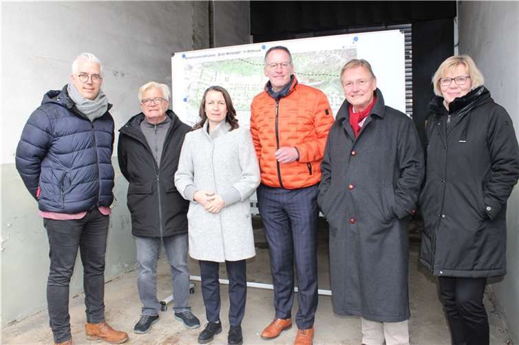 Brohler Wellpappe: Abriss gestartet (v.l.n.r.): Dominik Gieler, Walter Radermacher, Cornelia Weigand, Michael Ebling, Max Boltersdorf, Astrid Kinde. Foto: WITE