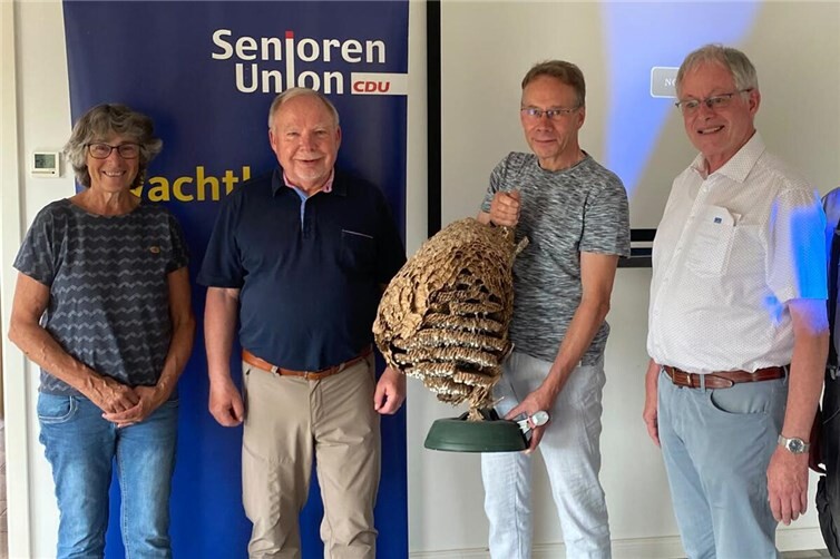 v.l.n.r.: Dorothee Hochgürtel, Lothar Zschaubitz, Roland Schmalenberg, Dr. Werner Link