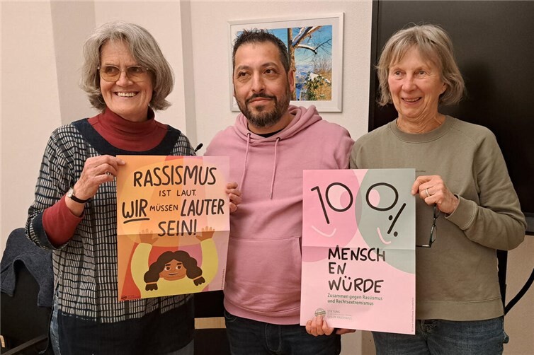 v.l.n.r.: Dr. Eva Weltzien-Rattunde, stellvertretende Vorsitzende Migrationsbeirat, Serdar Nasiroglu, Vorsitzender Migrationsbeirat. und Walburga Greiner, Sprecherin Weltladen