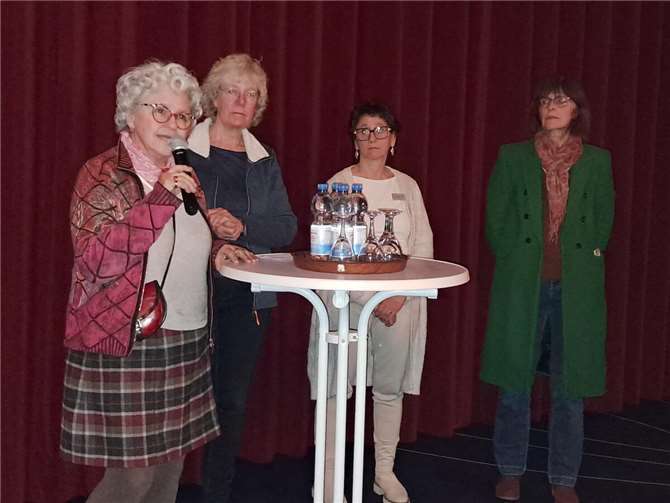 v.l.n.r.: Dr. Ingrid Stollhof, Anita Buchholz, Manuela Götz und Anita Ludwig bei der anschließenden Podiumsdiskussion.  Foto: Beate Christ
