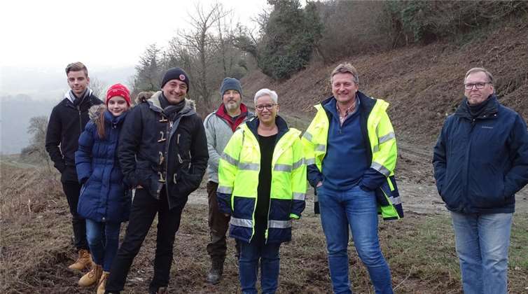 v.l.n.r.: Dr. Peter Sound (MUEEF) mit Sohn und Tochter, Martin Unfricht (Biotopbetreuer), Vizepräsidentin Nicole Morsblech, Dr. Roland Pietsch (beide SGD Nord), Dr. Lukas Dörr (Biotopbetreuer). Quelle: SGD Nord