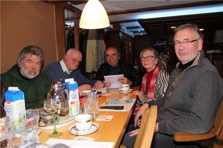 v.l.n.r.: Erich Richter, Heribert Nuhn,, Hans-Joachim Röder; Brigitte Schüller-Kreuer und Wilhelm Kreuer.  privat