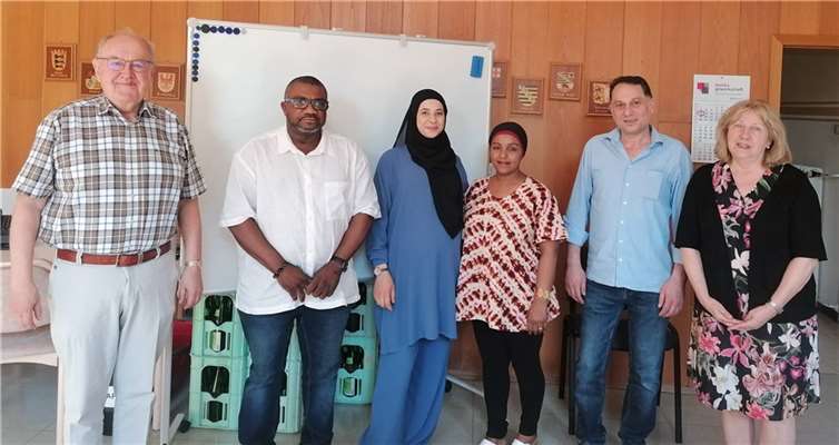 (v.l.n.r.): Erster Beigeordneter Bernhard Wiemer, Beiratsmitglieder Benedict Aimionowane (Vorsitzender), Ali Edries und die Zweite Beigeordnete, Loni Wellert.  Foto: Stadt Bendorf
