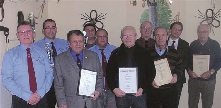 (v.l.n.r.) Erster Vorsitzender Fredi Lötsch, Sieger Hauke Walter, Ehrenmitglied Rolf Kühlborn, zweiter Platz. Horst Rech Zweiter Vorsitzender Jürgen Krause, Ehrenmitglied Dieter Petry, Ehrenmitglied Heinz Nagel, Ehrenmitglied Manfred Siemeiser, dritter Platz David Jakoby, Ehrenmitglied Horst Wengenroth. Privat