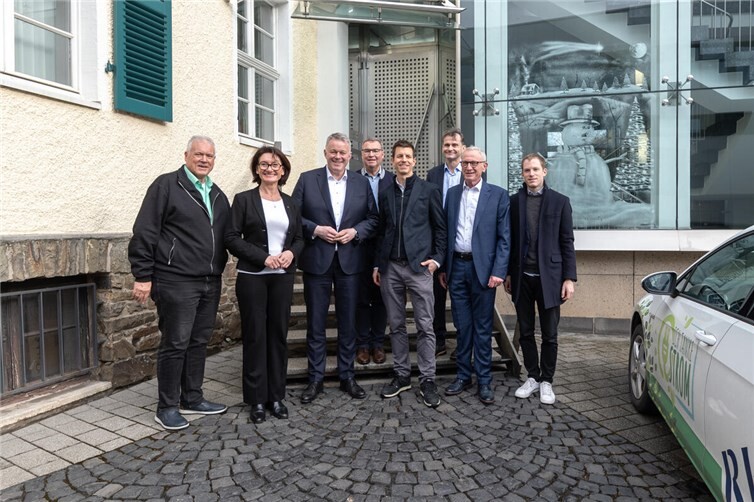 (v.l.n.r.) Eugen Schmitt, Petra Schneider, Gordon Schnieder, Horst Gies, Hannes Tack, Peter Rübenach, Guido Orthen, Sebastian 