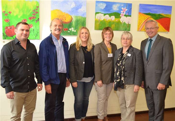 (v.l.n.r) Franlin Toma, Kreisjugendpflege, Harald Illner, Leiter Jugendkriminalität Polizeiinspektion Neuwied, Karin Wunder, juuuport.de, Beate Ullwer, Gleichstellungsbeauftragte des Westerwaldkreises, Doris Eyl-Müller, Gleichstellungsbeauftragte Landkreis Neuwied, Achim Hallerbach, 1. Kreisbeigeordneter