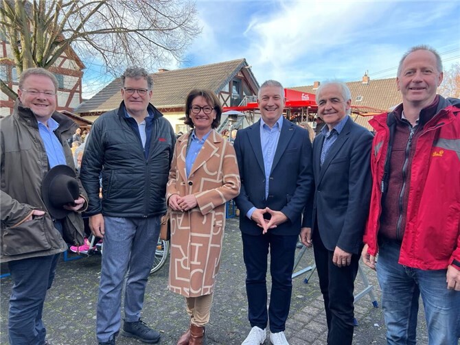 v.l.n.r: Franz Hermann Deres, Volker Holy, Guido Korth, Hans-Werner Adams, Markus Jüris.  Foto: P. Schneider
