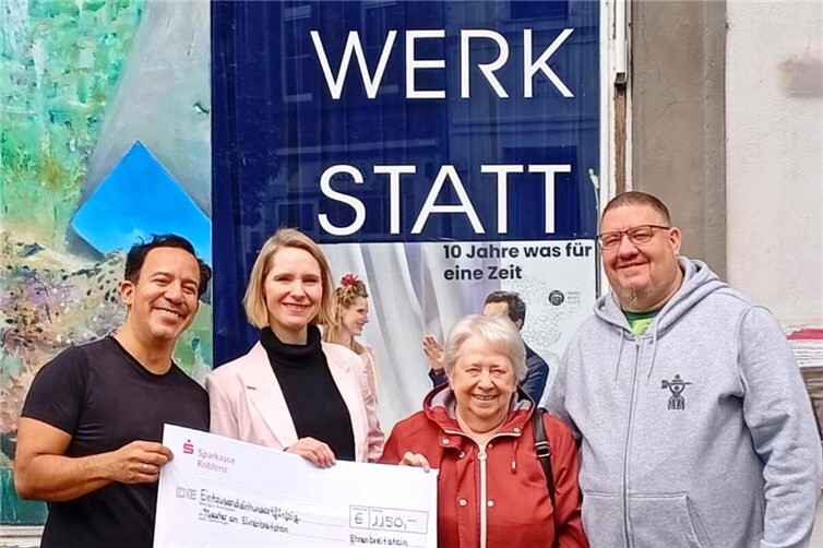 v.l.n.r. Gabriel Diaz, Annika Woyda vom Theater am Ehrenbreitstein, Rosa Hofmann ( Gründerin) und Jens Mentges (Silberrücken) von den Schlusslichter