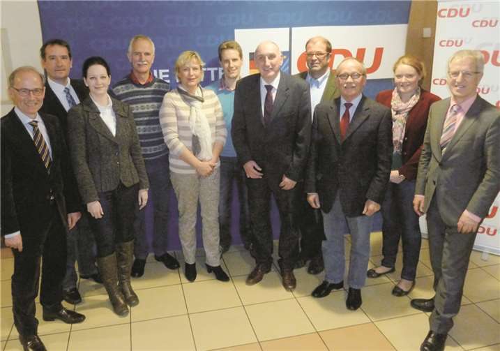 (v.l.n.r.) Georg Hollmann, Thomas Przbylla, Simone Theisen, Arno Schmitz, Ruth Baulig, Dirk Schoor, Dr. Manfred Bretz, Peter Moskopp, Hajo Reif, Natalja Koek JU Vorsitzende, Josef Dötsch MdL. privat