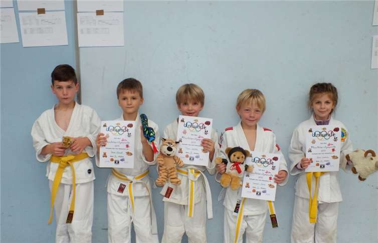 v.l.n.r.: Gregor Hoffmann, Tobias Schmoll, Timon Schäfer, Lennart Castor, Polina Landmann. Privat