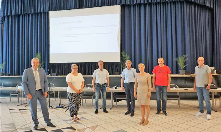 (v.l.nr.): Guido Wernert, Jasmin Weber, Michael Merz, Ulrich Schmidt, Vanessa Weldert, Stephan Bach, Wolfgang Zirfas.