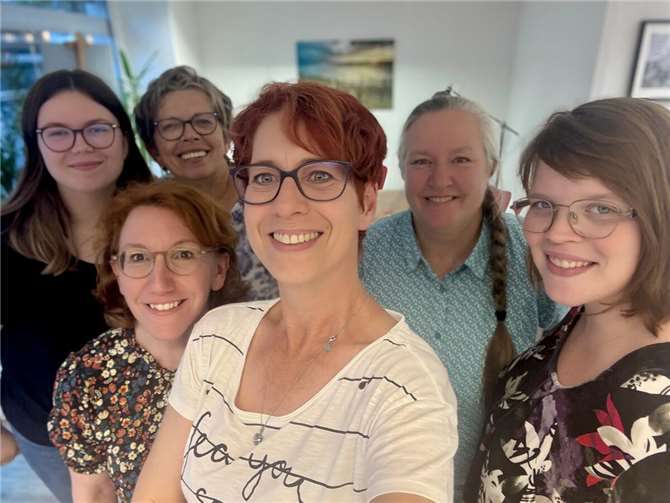 (v.l.n.r.): Hannah Trocha, Adelheid Trocha, Susanne Müller, Sandra Sebastian-Berthel, Dr. Sigrid Dehmelt, Marina Schröder.  Foto: Sandra Sebastian-Berthel