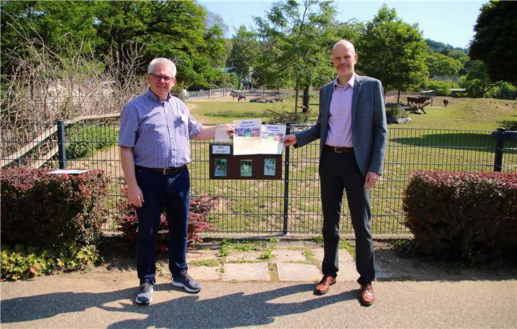 v.l.n.r.: Hans-Dieter Neuer, Zoo Neuwied; Mario Pommer, Löhr Automobile Neuwied. Foto: Privat