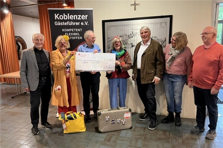(vlnr Harald Hammer, Francien Klein, Erich Engelke, Bärbel Rosner, Bernhard Hillesheim, Michaela Ott-Reinhardt und Harald Fister)